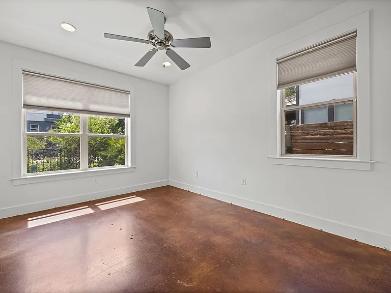1301 San Bernard St — Photo 14