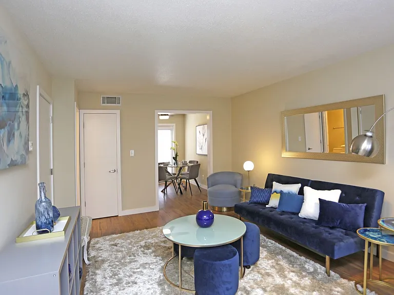 Western Villa Townhomes — Photo 15