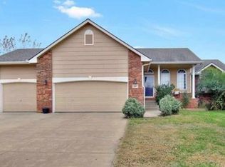 609 Country Lane Dr, Augusta, KS 67010