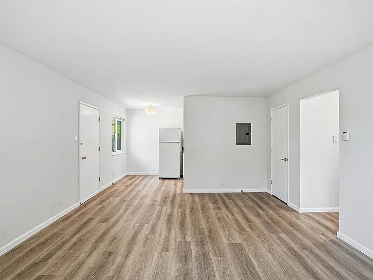Birch Court — Photo 7