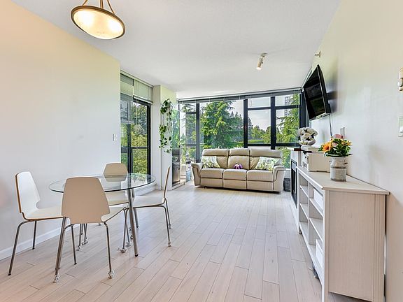 2nd image of 15 E Royal Ave #901