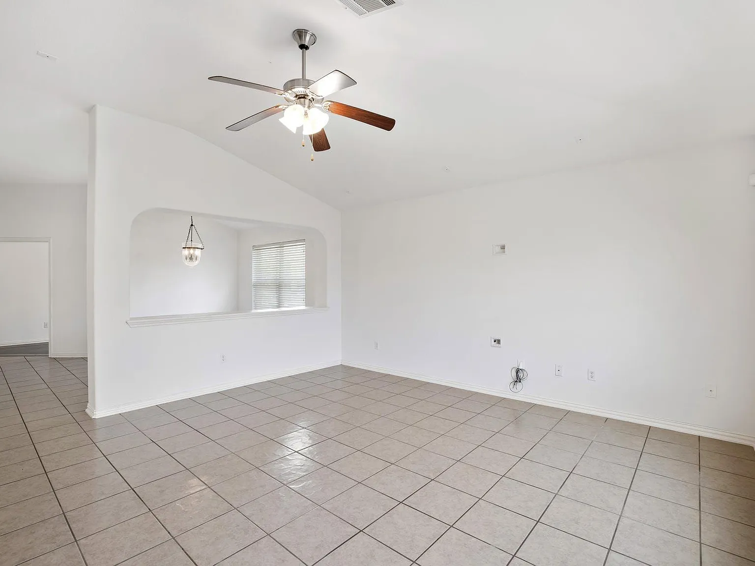 3 bed, 2.0 bath, 1769 sqft, $2,295 — Photo 4