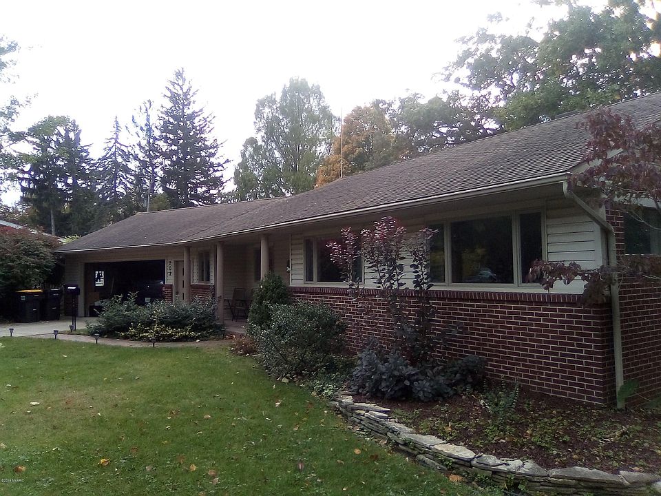 1st image of 202 Hillcrest Ct