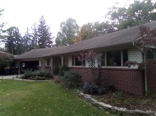 202 Hillcrest Ct, Jonesville, MI