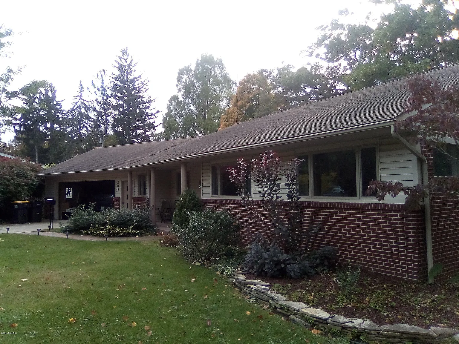 202 Hillcrest Ct photo 1
