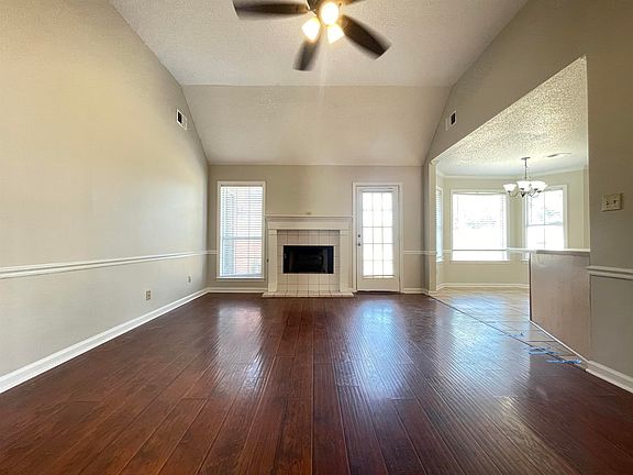 2nd image of 3943 Oak Forest Dr