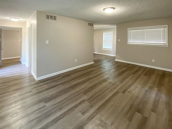 3rd image of 3890 Stanbrook Ave