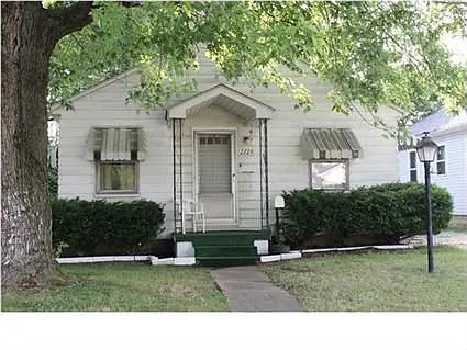 2720 Edgar St photo 1