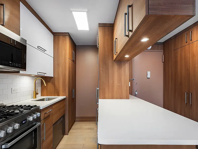 429 E 52nd St #11D — Photo 1