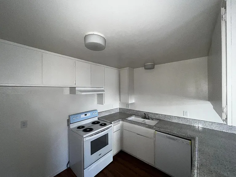 15751 Ryon Ave #7 — Photo 12