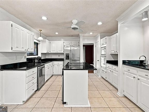 4th image of 715 Laketop Way