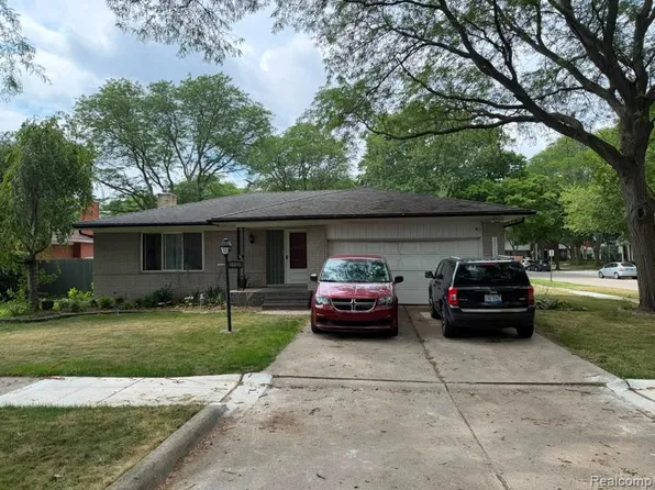 20520 Williamsburg Ct, Harper Woods, MI 48225