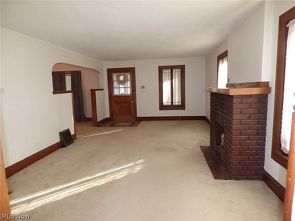 3rd image of 389 S Prospect St
