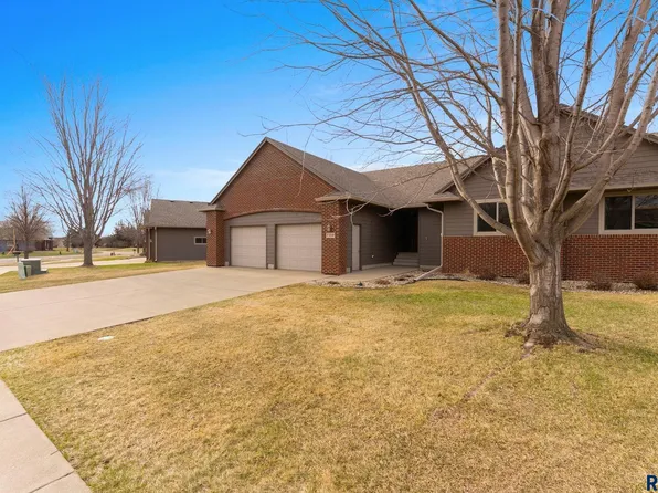 7209 W Stoney Creek St, Sioux Falls, SD 57106
