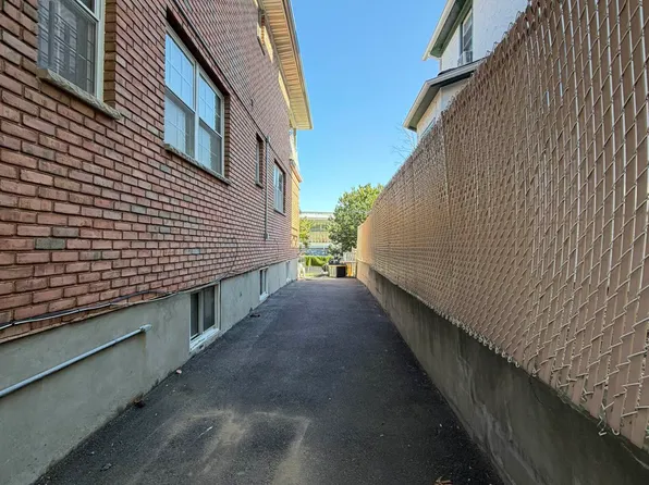 104-43 Ditmars Boulevard image 3 of 12