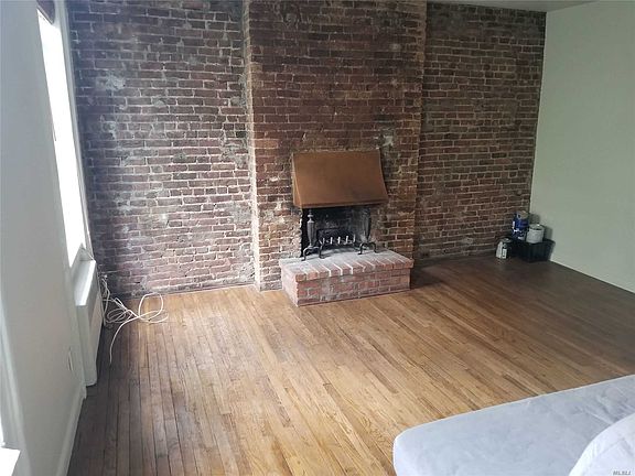 3rd image of 420 W 46th St APT C3