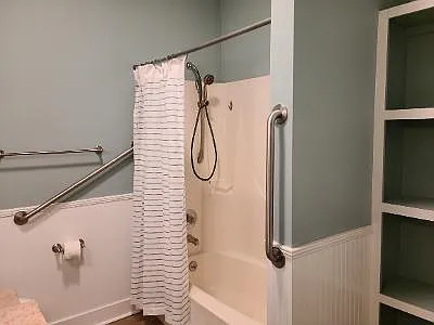 Tub/shower with handrails