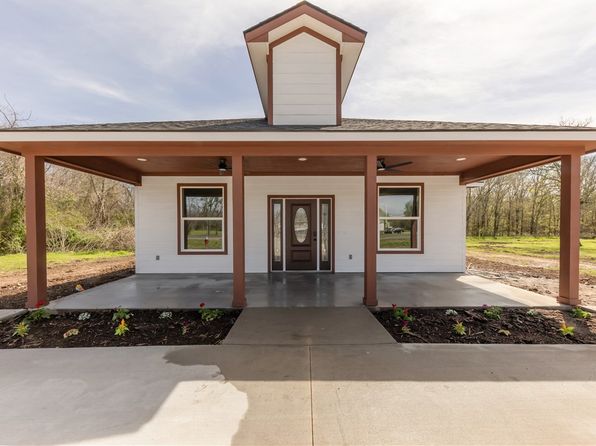 1309 W Washington Ave, Navasota, TX 77868