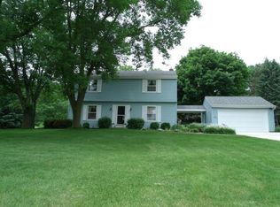 N8W27398 Woodridge Ln, Waukesha, WI 53188