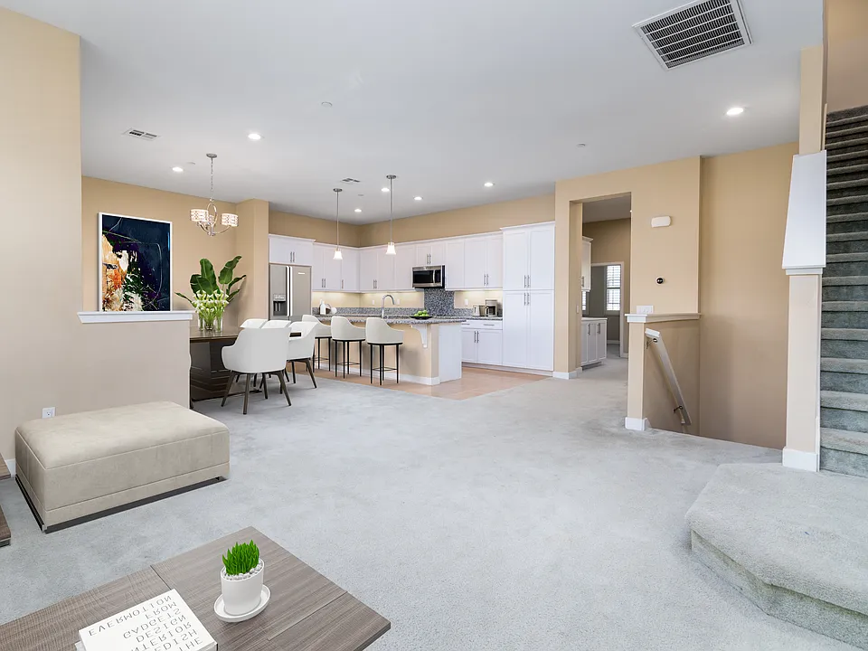 Living Room

(Virtually staged)