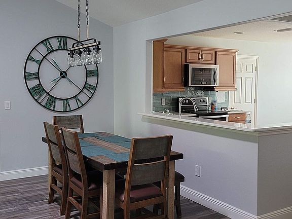 5th image of 581 Woodbridge Way