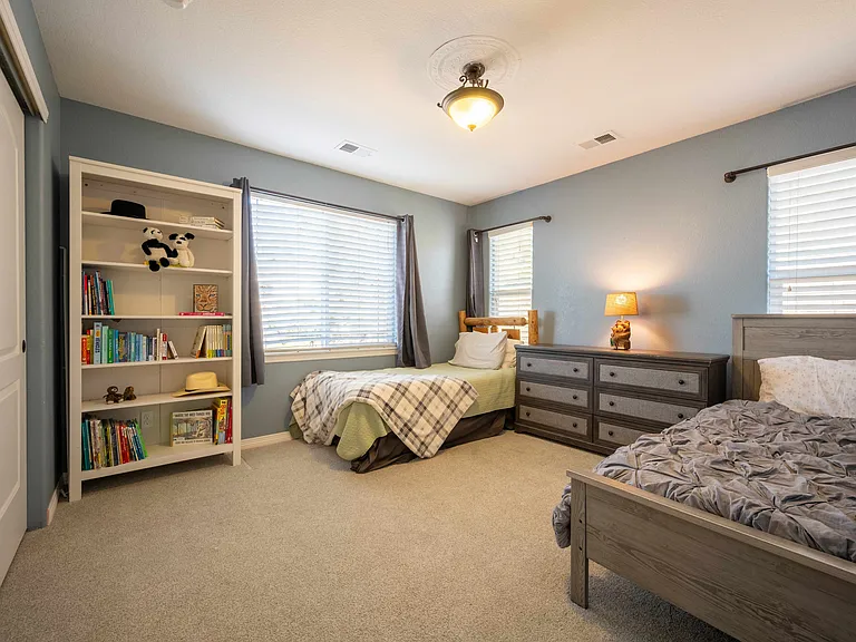 Kids room, 2 twins