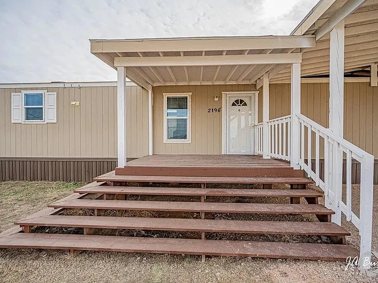 2196 Seguin St — Photo 32