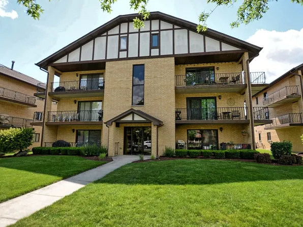 17960 Royal Oak Ct, Tinley Park, IL 60477