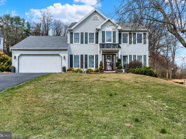 56 Patterson Dr, Robesonia, PA 19551