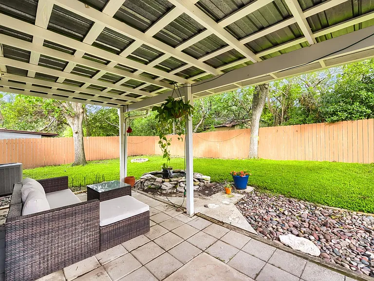 8804 United Kingdom Dr — Photo 21