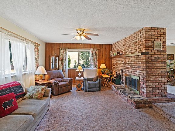 4th image of 590 Blue Oak Drive