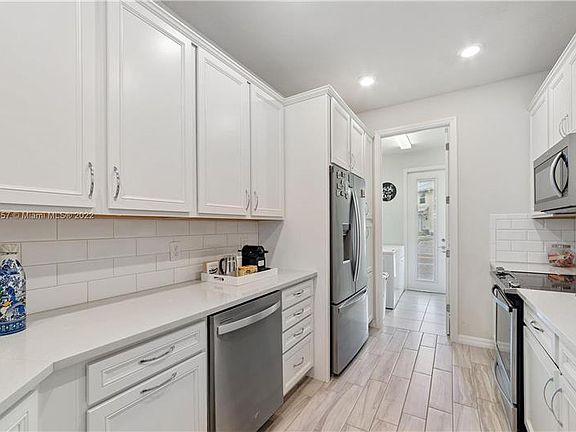 5th image of 4990 Eucalyptus Dr Unit 4
