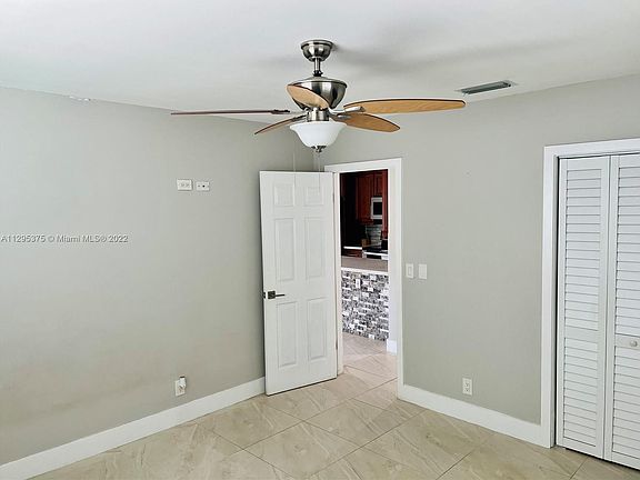 4th image of 125 SE 4th Ave #2