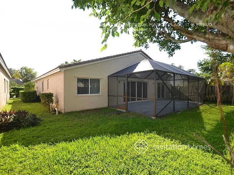 10841 SW 14th Ct — Photo 13