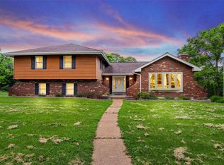 3705 Three Oaks Ln, Bridgeton, MO 63044