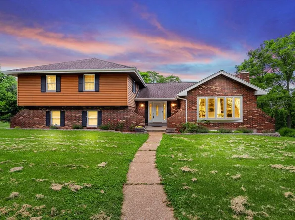 3705 Three Oaks Ln, Bridgeton, MO 63044
