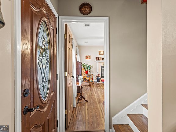 3rd image of 315 Jeanies Rd