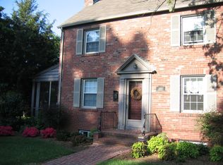 1402 N Glebe Rd, Arlington, VA 22207