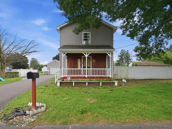 69 Arthur St, Chicopee, MA 01013