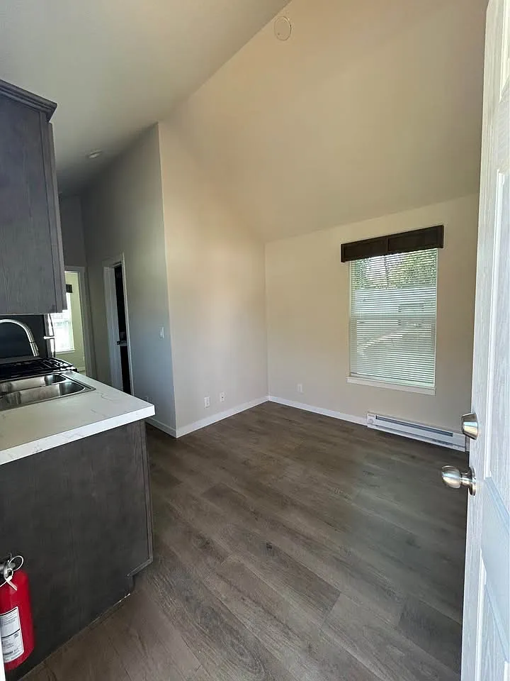 2 bed, 392 sqft, $1,400 — Photo 3