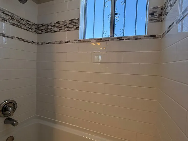 2825 N Adelaide Pl — Photo 22