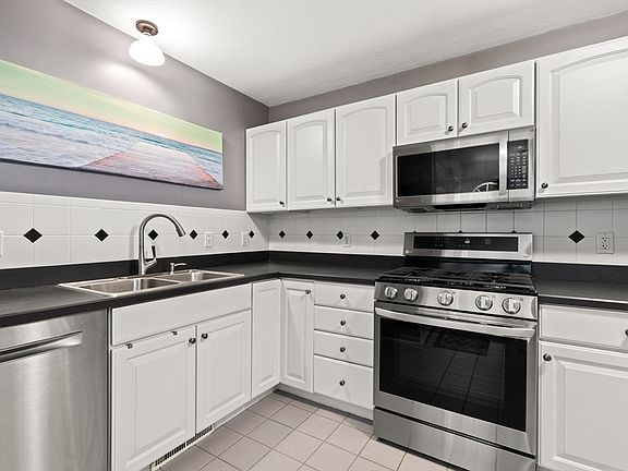 5th image of 1907 Thayer St Unit 1907