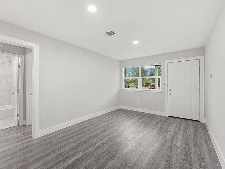 4630 Clover St — Photo 10