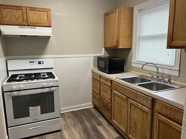 126 E Rutherford St — Photo 4