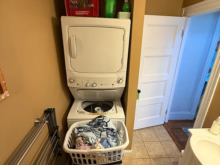27 Peaceable St #1 — Photo 8