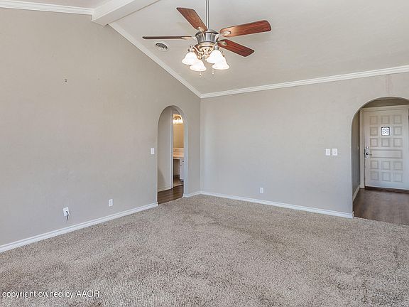 4th image of 1023 Holly Ln