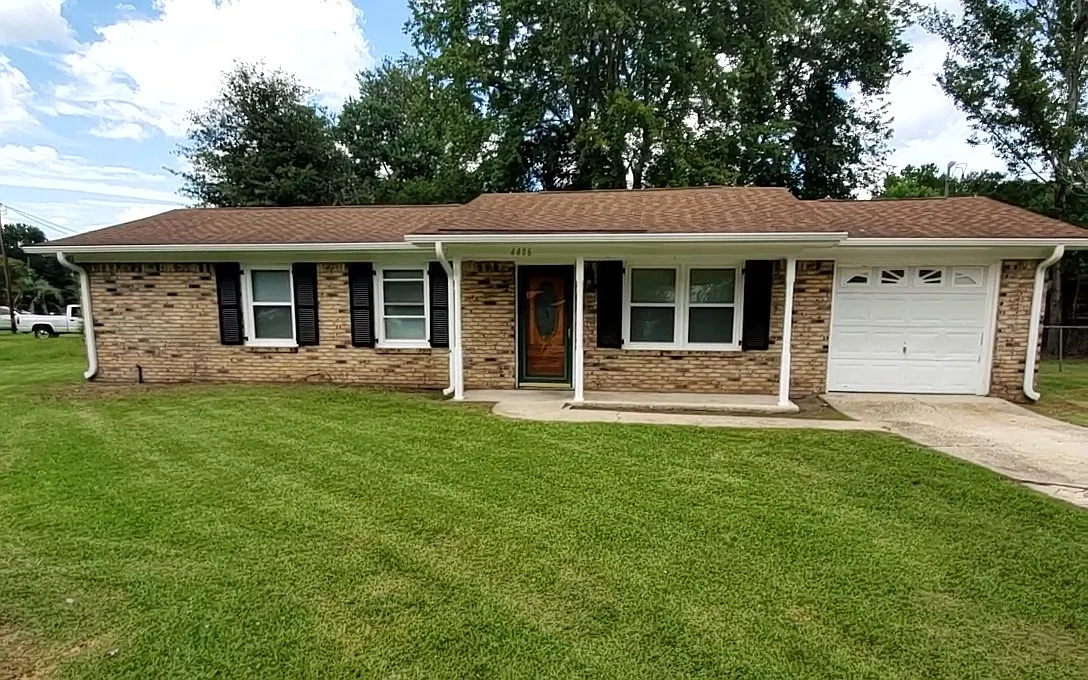 3 bed, 1008 sqft, $1,900 — Photo 1