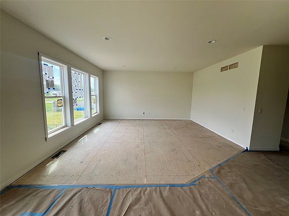 5th image of 540 Davis Dr NE
