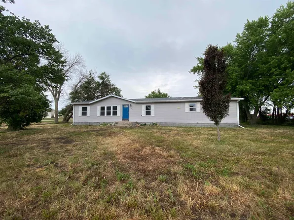 206 E 3rd St, Fairfield, NE 68938