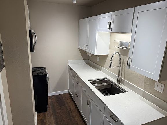 3rd image of 275 N Broadway St #708